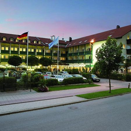 فيلدكيرخن Bauer Hotel Und Restaurant المظهر الخارجي الصورة